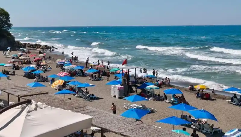 Akçakoca'da Denizde Yasak Kararı: Nedenleri ve Etkileri Neler?