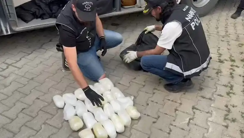 Yolcu Valizinden 13 Kilo Metamfetamin Çıktı: Uyuşturucu Kaçakçılığı Gerçekleri