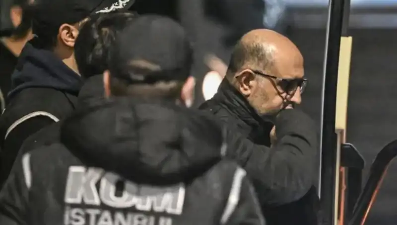 Aziz İhsan Aktaş'ın Ev Hapsi Kaldırıldı: Yeni Gelişmeler Neleri Beraberinde Getiriyor?
