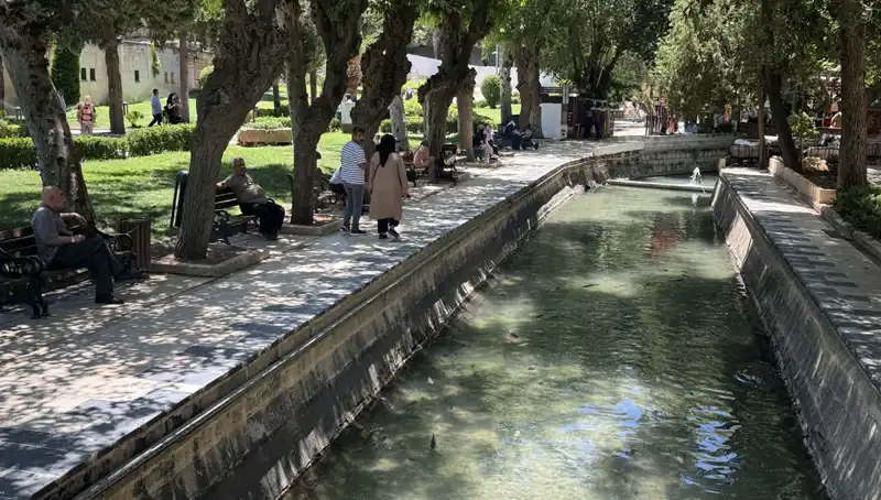 Şanlıurfa Sıcaklığa Savaş Açtı: Termometreler 37 Derecede Zirveye Ulaştı