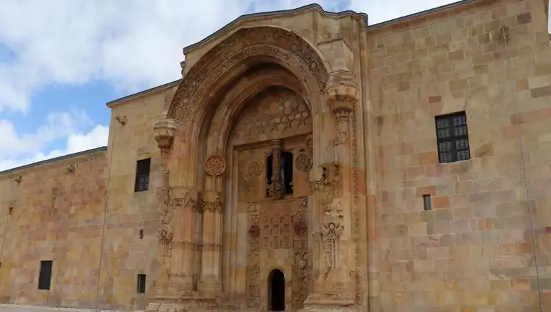 Divriği Ulu Camii ve Darüşşifası: Ziyaretçilerin Büyüleyici Durağı