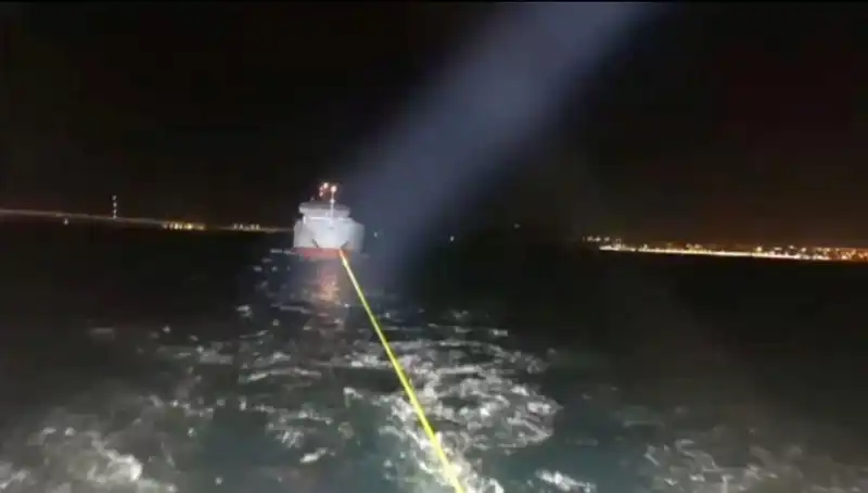 Çanakkale Boğazı'nda Gemide Büyük Arıza: Trafik Durduruldu!