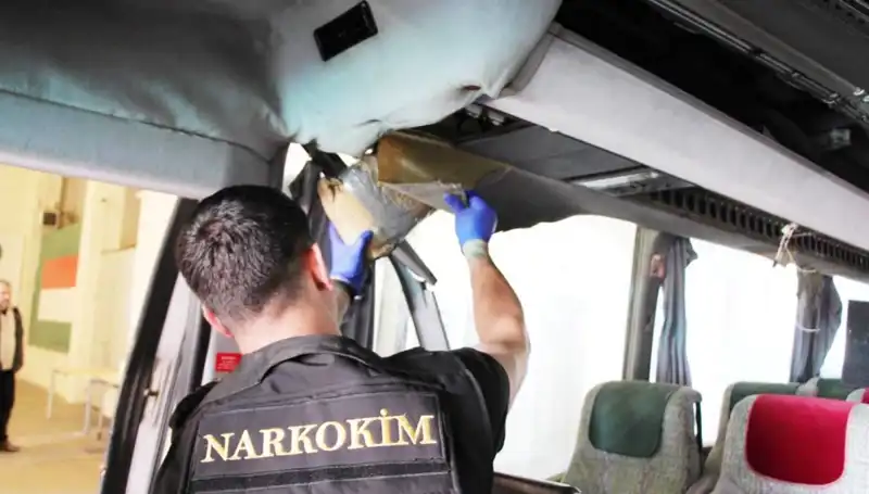 Sınırdan Geçen Otobüste 77 Kilo Uyuşturucu Yakalandı: Olayın Ayrıntıları