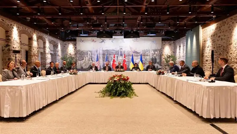 Barış Masasında Kritik Gün: Üçlü Toplantı Hızla Başladı