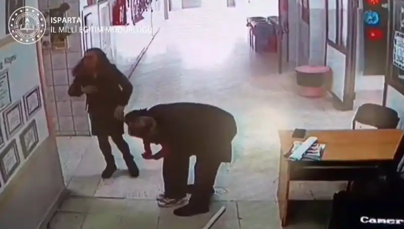 Öğretmenin Kahramanlığı: Heimlich Manevrasıyla Öğrencisini Kurtardı