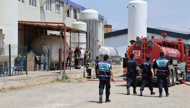 Elazığ'da Şiddetli Patlama: Gaz Dolum Tesisinde Korku Dolu Anlar