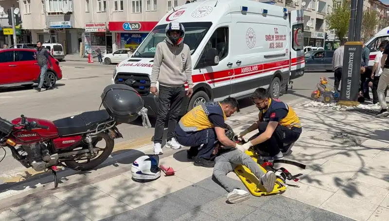 Aksaray'da Motosiklet Kazası: İki Yaralı, Trafik Durumu Tehlikede!