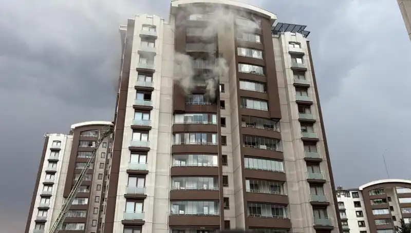 Ankara’da 14 Katlı Binada Yangın: 50'den Fazla Kişi Tahliye Edildi