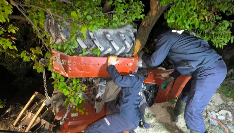 Kontrolden Çıkan Traktör Devrildi! Sürücüsünün Yaşamı Kayıp