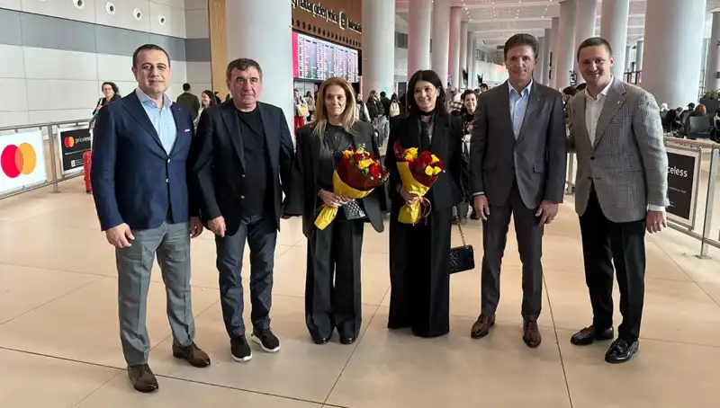 Hagi ve Popescu İstanbul'da: Futbolseverleri Buluşturan Bir Etkinlik