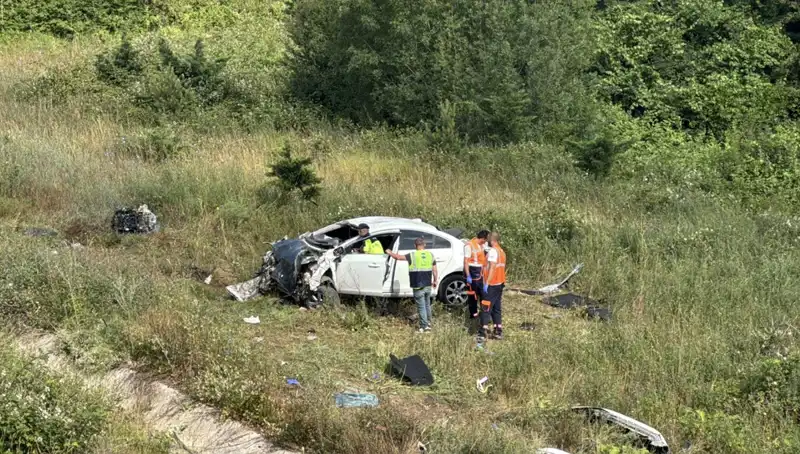 Kuzey Marmara Otoyolu'nda Feci Kaza: Şarampole Devrilen Araçta Yaralılar Var