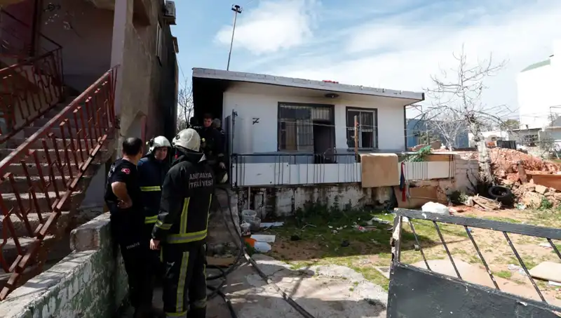 Antalya'da Gecekondu Yangını: Mahallede Panik Yaratan Olay
