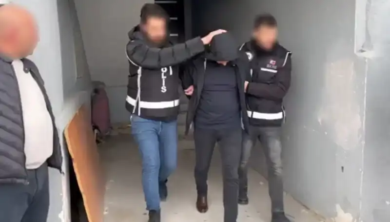 Dört İlde Yürütülen Operasyonla Çeteler Çökertildi: Silah ve El Bombaları Ele Geçirildi