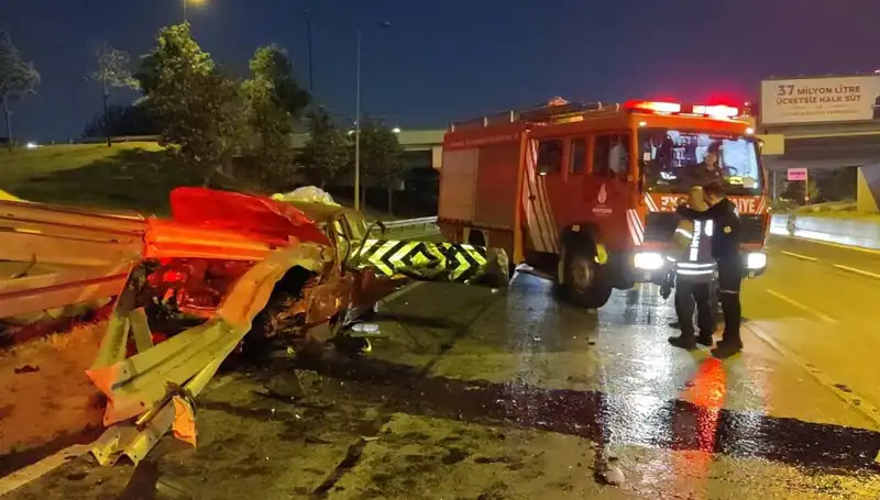 Bariyer Otomobile Saplandı: Sürücü Ağır Yaralı, Olay Yerinde Şok Anlar!
