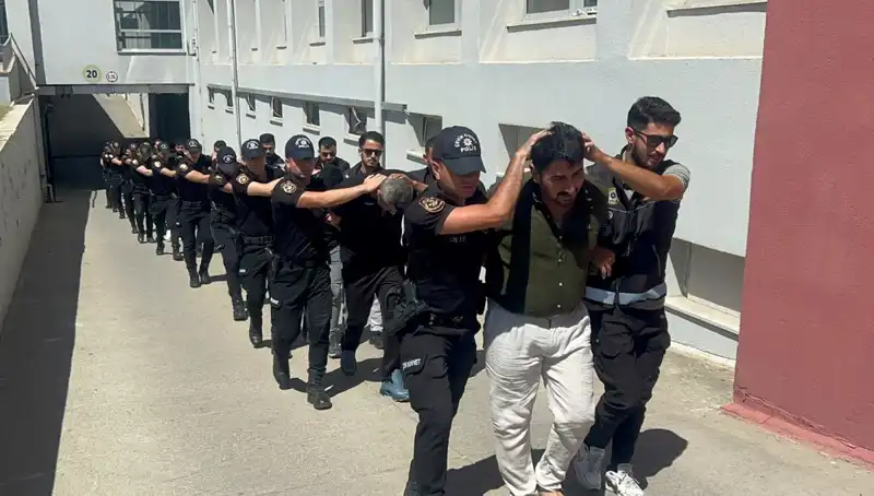 Adana'da 825 Kilo Eroin Ele Geçirildi: Operasyonda 16 Şüpheli Tutuklandı