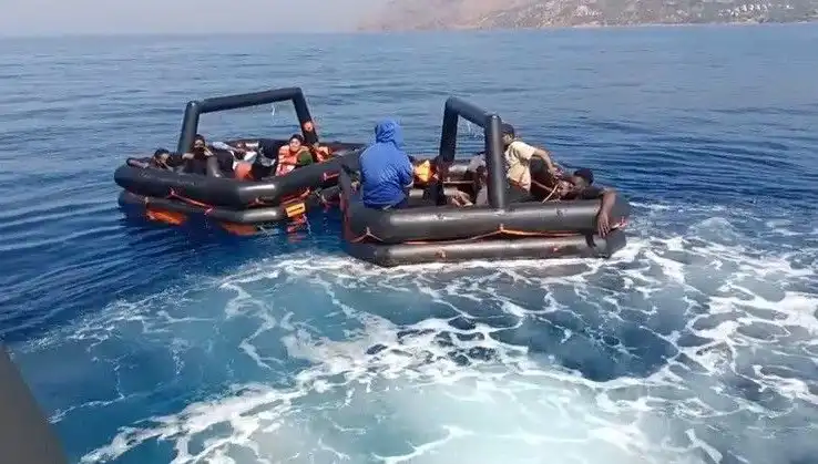 Ayvacık'ta Dram: 19 Kaçak Göçmen Denizde Kurtarıldı