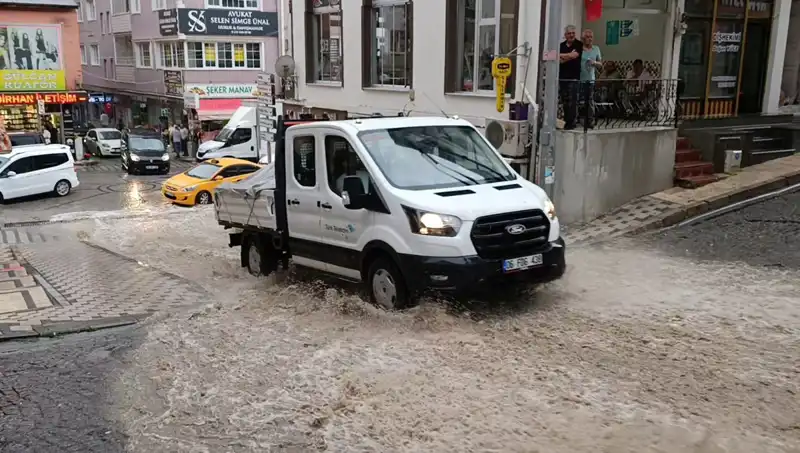 10 Dakikada Yaşanan Sağanak: Şehir Su Altında Kaldı!