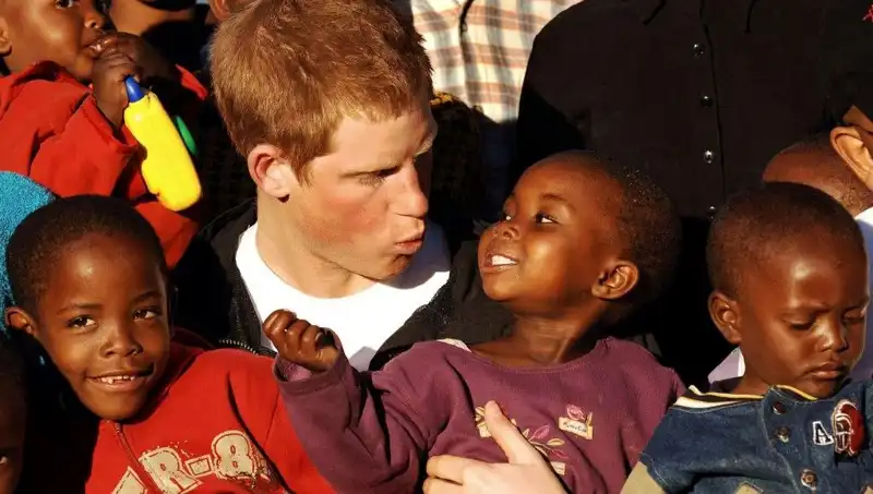 Prens Harry, 20 Yıldır Desteklediği Afrika Yardım Kuruluşundan Ayrıldı