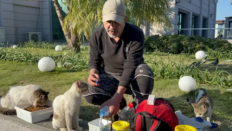 59 Yaşındaki Adamın 8 Kilometre Yürüyüşü: Takdir Edilen Merhamet Hikayesi