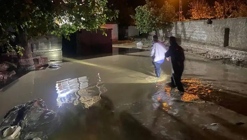 20 Dakikalık Şiddetli Yağış, Şehirde Sel Felaketine Neden Oldu