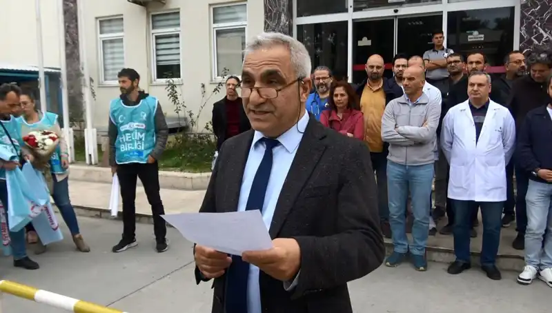 Antalya'da Doktora Saldırı: Sağlık Çalışanları İş Bıraktı, Gözler Hükümete Çevrildi!