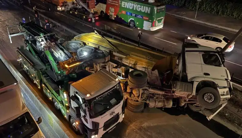 Moloz Yüklü Hafriyat Kamyonu Devrildi: Neden ve Sonuçları