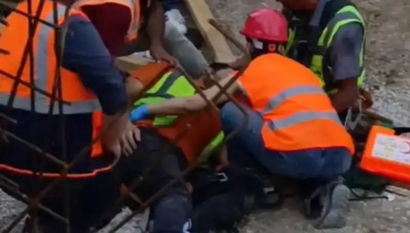 Adana'da İnşaatta Yaşanan Kazada İki İşçi Yaralandı: Detaylar Açıklandı