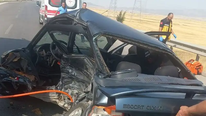 Gaziantep'te Feci Kaza: İki Otomobil Çarpıştı, 1 Kişi Hayatını Kaybetti