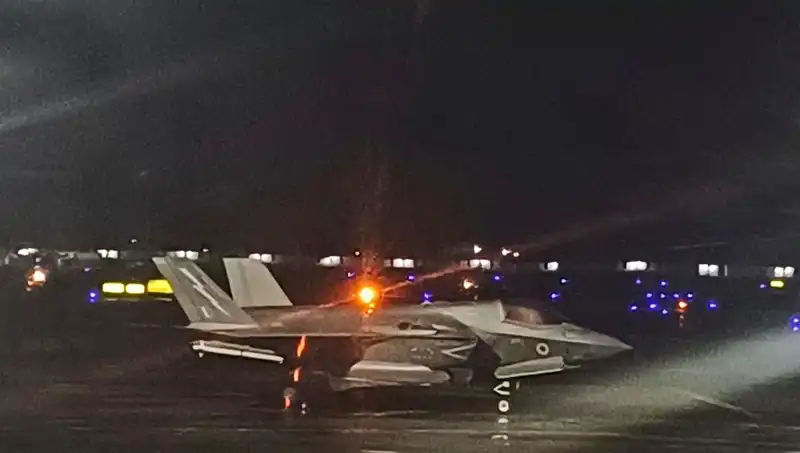 Hindistan'da 5 Hafta Mahsur Kalan İngiliz Savaş Uçağı Nihayet Havalandı!