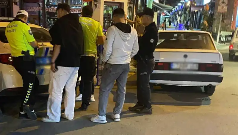 Müzik Tutkusu Yüksek Sesle Kayıplara Yol Açtı: Ehliyeti Gitti!