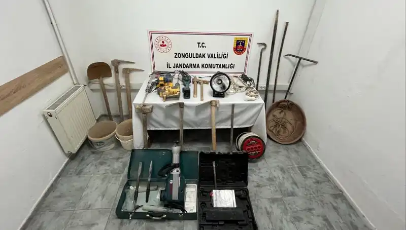 Çaycuma’da Kaçak Kazı Yapan 5 Şahıs Kıskıvrak Yakalandı