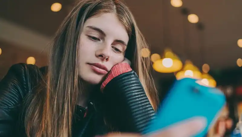 Z Kuşağı Neden 30 Yaşını İhtiyar Buluyor? Yeni Araştırma Şok Etti!