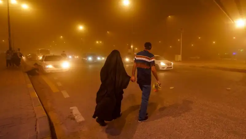 Irak'ta Kum Fırtınası: Havalimanları Kapatıldı, Hastaneler Dolu
