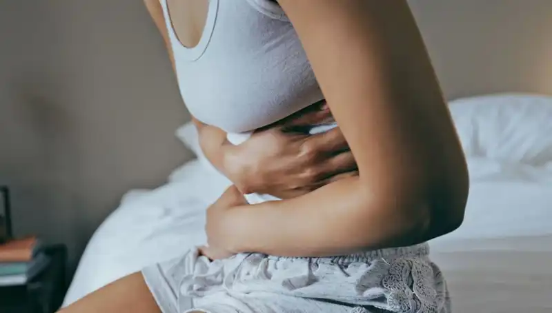 22 Yaşında Bağırsak Kanseri Teşhisi: Gözden Kaçan Belirtinin Hikayesi
