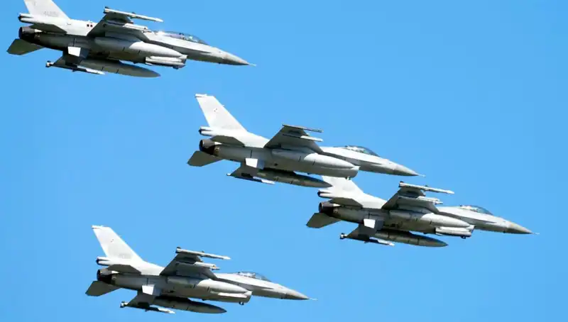 ABD, Ukraynalı Pilotlara 310 Milyon Dolarlık F-16 Eğitimi Sunuyor