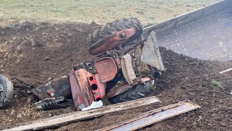 Kayseri'de Kontrolden Çıkan Traktör Şarampole Yuvarlandı: Olay Anı