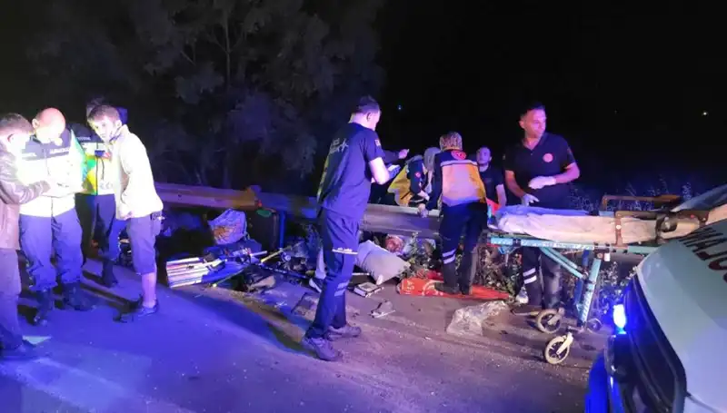 Minibüs Kazası: İçinde Bulunan Yolcular Savruldu, Olay Yeri Korku Dolu Anlara Tanıklık Etti