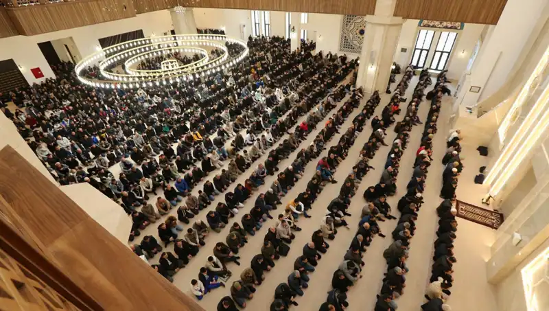 Cuma Namazı Saatleri: 4 Nisan 2025’te İstanbul, Ankara, İzmir ve Diğer Şehirlerde Kılınacak Zaman