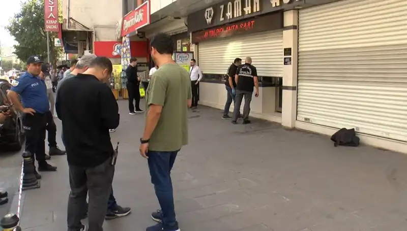 Güpegündüz Cadde Ortasında Kuyumcu Soygunu: Şok Edici Anlar Kamerada