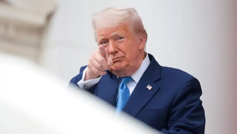 Adalet Bakanlığı, Trump'ın Epstein Belgelerinde Adının Geçtiğini İddia Etti!