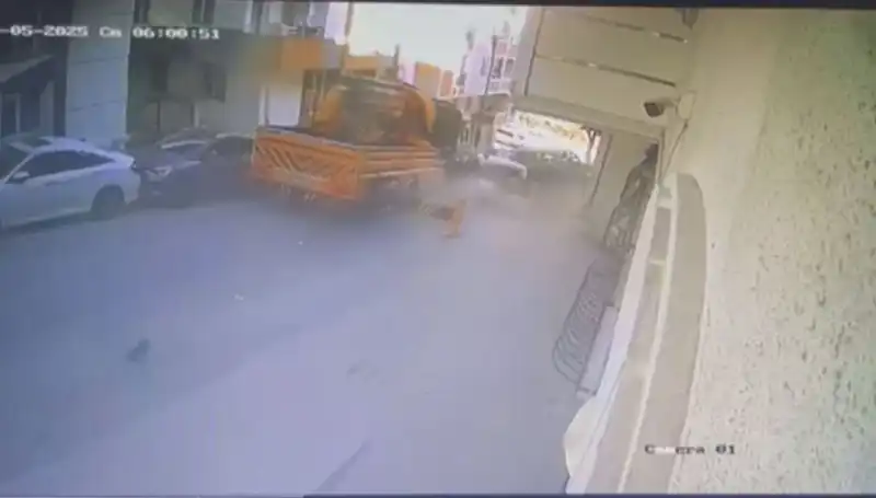 Kontrolden Çıkan Vinç Şehirdeki 23 Araca Çarptı: Olayın Detayları