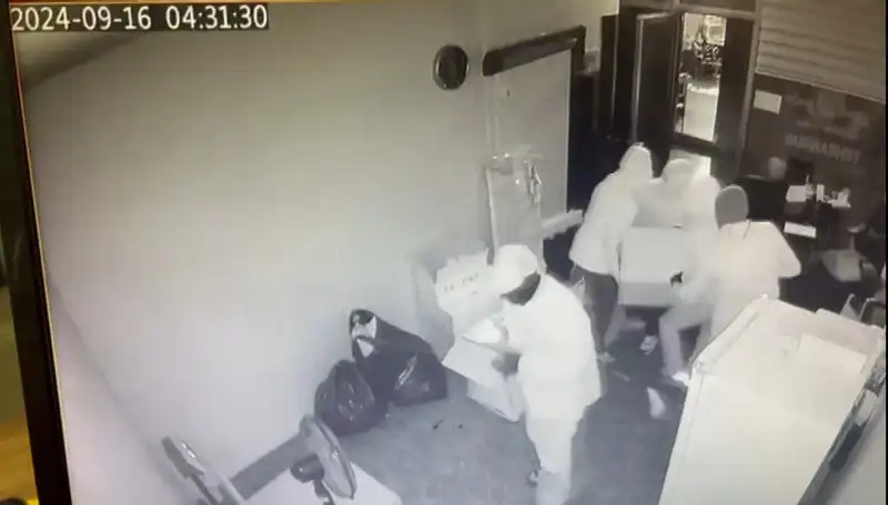 Sırtlayarak Kaçtılar: Kasa Hırsızlığı Olayında Şok Gelişme