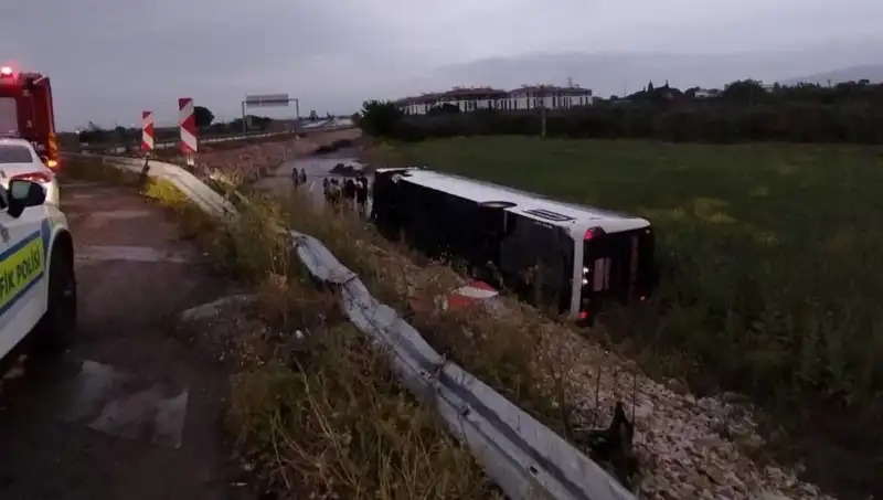 Manisa'da Yolcu Otobüsü Kazası: Yaralı Sayısı 15'i Geçti!