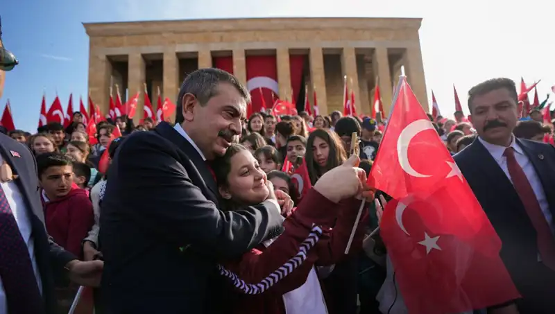 Bakan Tekin’in Anıtkabir Ziyareti: Geleceğin Teminatı Çocuklar