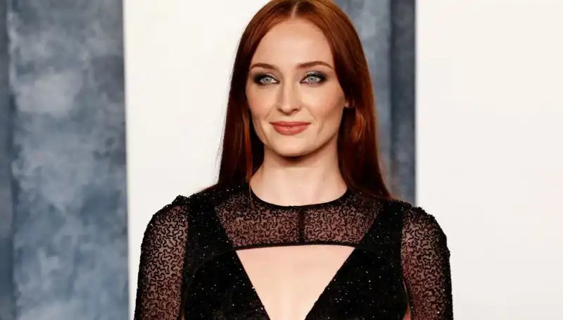Game of Thrones Yıldızı Sophie Turner'ı Kızdıran Yorum: Tepkisi Sosyal Medyada Yankı Buldu