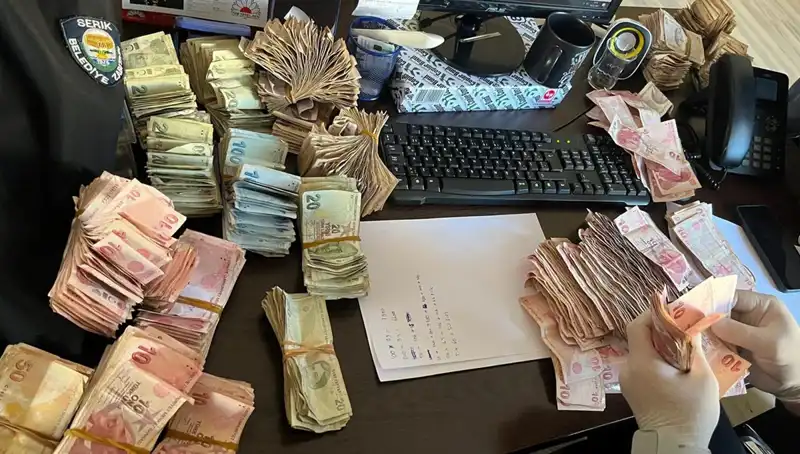 Dilencinin Üzerinden Çıkan Binlerce TL, Olayı Şaşkınlıkla Karşıladı