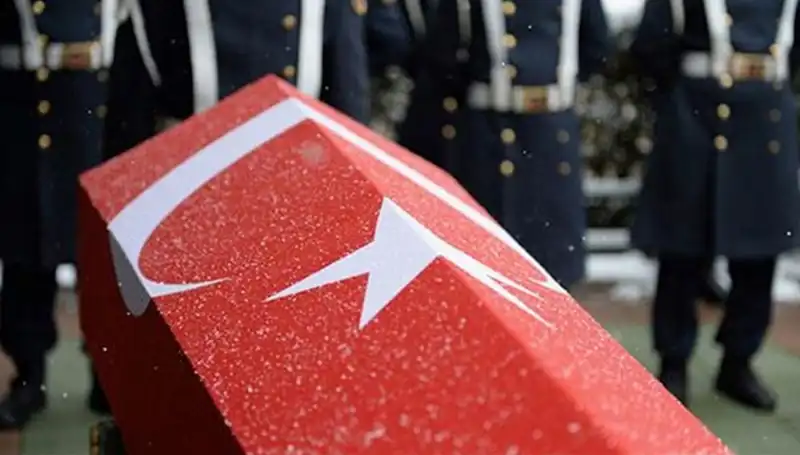 Pençe Kilit Operasyonu'nda Yaralanan Askerimiz Şehit Düştü: Ulusun Acısı Büyüyor