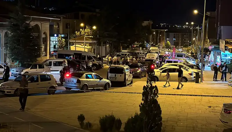 İki Aile Arasındaki Kavga Kanlı Bitti: 3 Yaralı, 1 Ağır