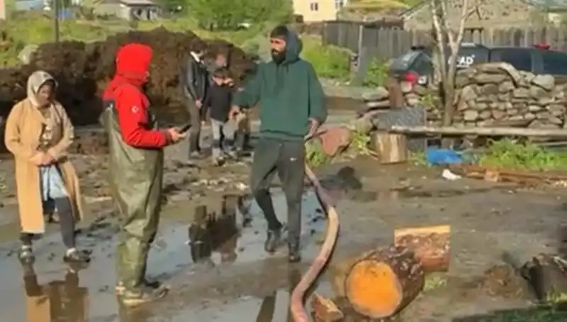 Ardahan'da Sağanak Yağış Felakete Dönüştü: Sel Sularıyla Mücadele Başladı